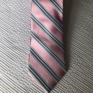 Club Room Men’s Tie, like new, no tag. Please look at the pictures.